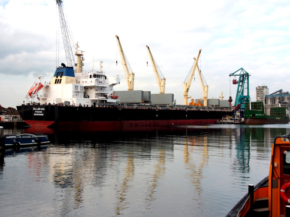 Pu Lan Hai, IMO 9546095 & Pallas Ocean, IMO 8515283 at the Neptunushaven, Port of Amsterdam, pic2
