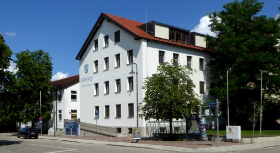 Pullach, Rathaus von Südwesten, 1 photo