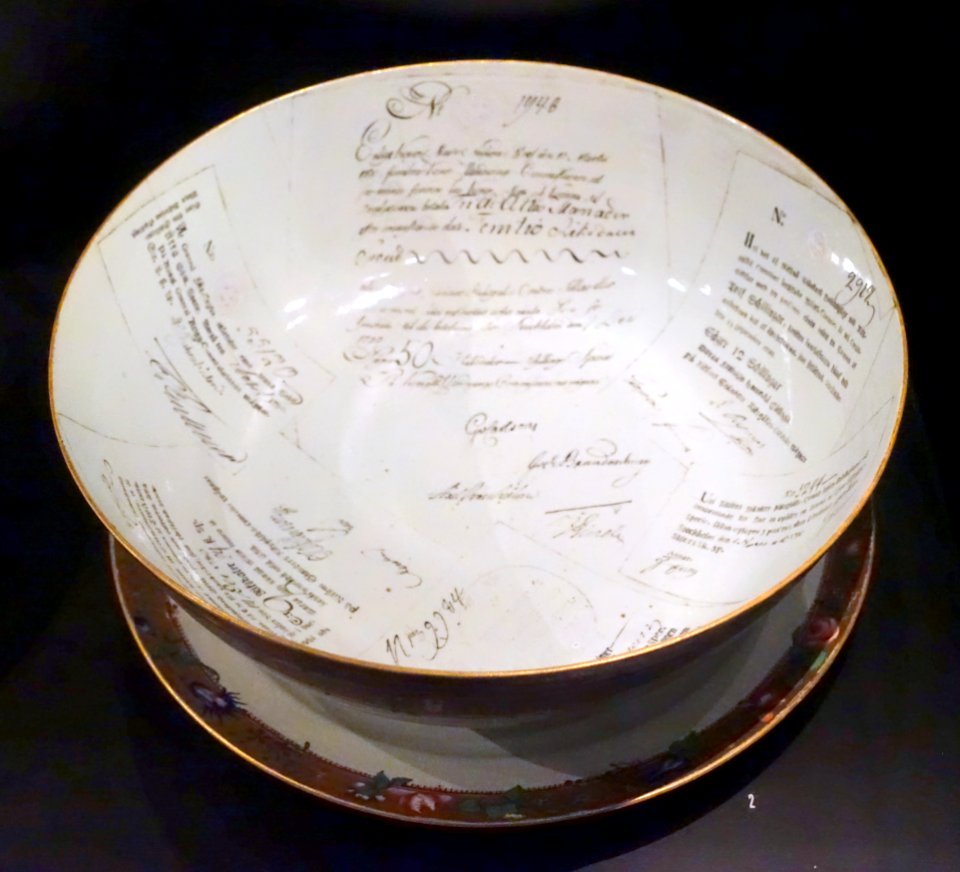 Punch bowl and dish for Swedish arrack, decorated with economic document dated 1762, China, Qing dynasty, Qianlong period, c. 1763 AD, porcelain - Östasiatiska museet, Stockholm - DSC09500