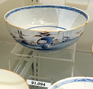 Punch bowl, London, England, 1755-1765, tin-glazed earthenware, item HD 91.094 - Flynt Center of Early New England Life - Deerfield, Massachusetts - DSC04276