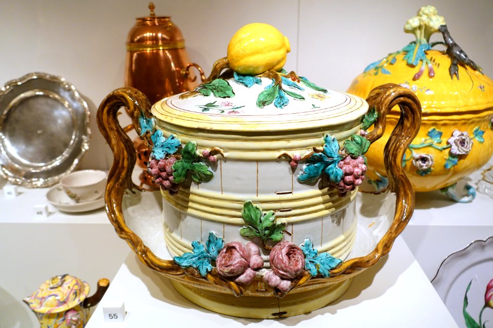 Punch bowl, Rorstrand, c. 1765, faience - Nordiska museet - Stockholm, Sweden - DSC09796