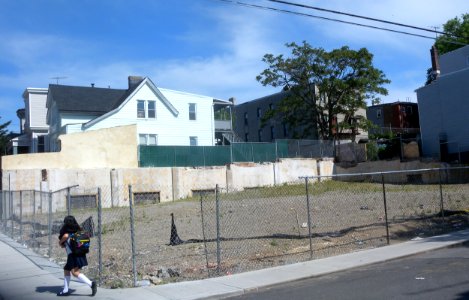 Public Bath House 4 138 Linden jeh