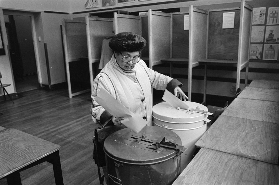 Provinciale Statenverkiezingen 1987 stemmen in de Pijp, Amsterdam 1 x voor PS, , Bestanddeelnr 933-9238