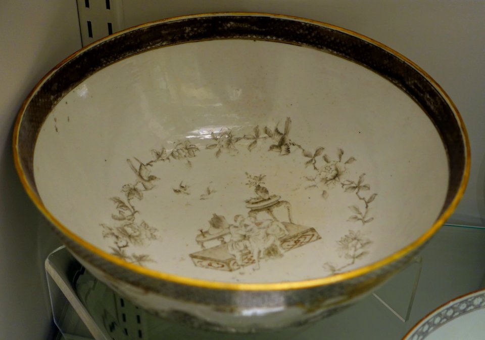Punch bowl, China, c. 1750, hard paste porcelain, overglaze enamel, gilt, HD 65.035, view 2 - Flynt Center of Early New England Life - Deerfield, Massachusetts - DSC04760