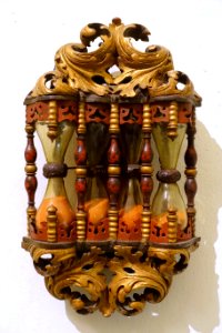 Pulpit hourglass, Breinum near Hildesheim, late 1600s, wood with green glass, filled with red sand - Museum Schnütgen - Cologne, Germany - DSC09937