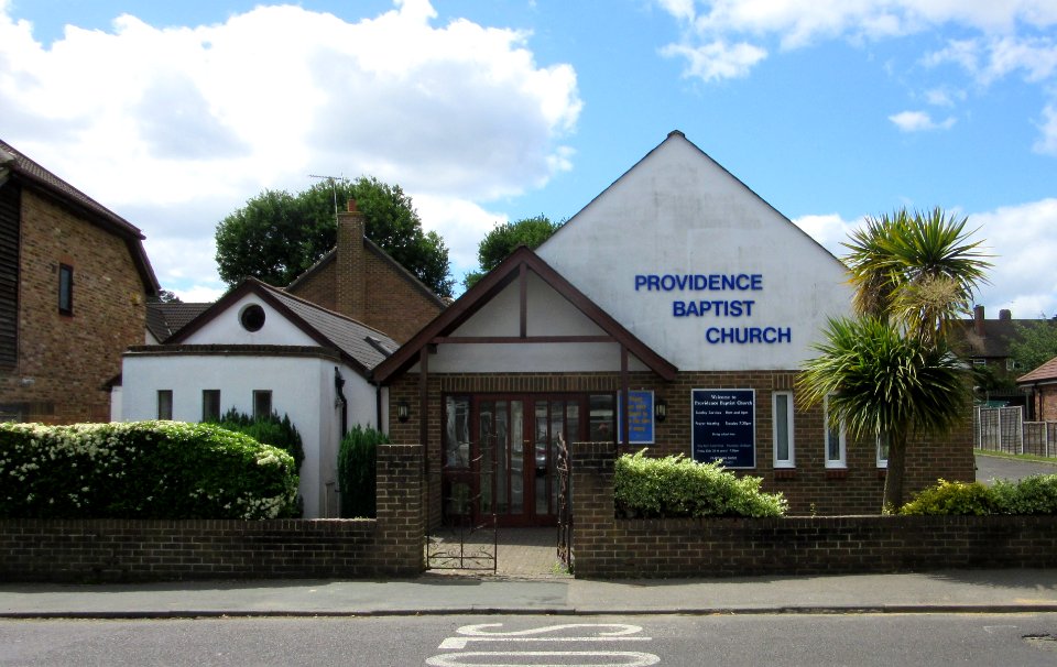 Providence Baptist Chapel, Robin Hood Road, Knaphill (June 2015) (2)