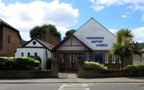 Providence Baptist Chapel, Robin Hood Road, Knaphill (June 2015) (2)
