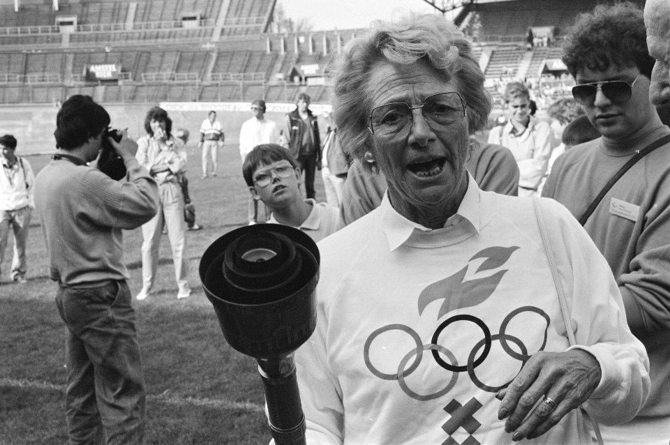 Provinciale Jeugd Olympische Dag Fanny Blankers-Koen (met het Olympisch vuur, C, Bestanddeelnr 933-6472