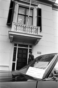 Protesttekst op de ambassadeursauto, Bestanddeelnr 926-8476