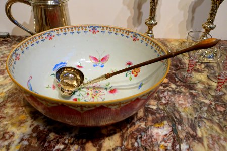 Punch bowl, China, c. 1760, porcelain, with ladle, United States, c. 1750, silver and wood - Peabody Essex Museum - DSC07093