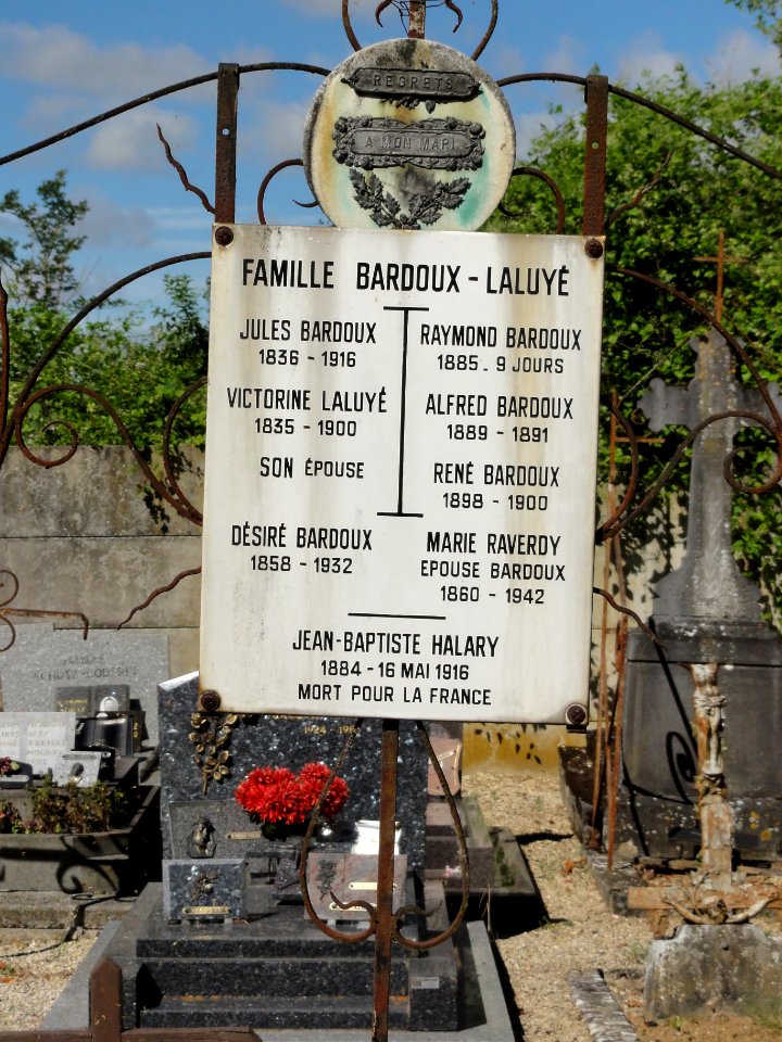 Prouvais (Aisne) cimetière plaque Jean-Baptiste Halary mort pour la France