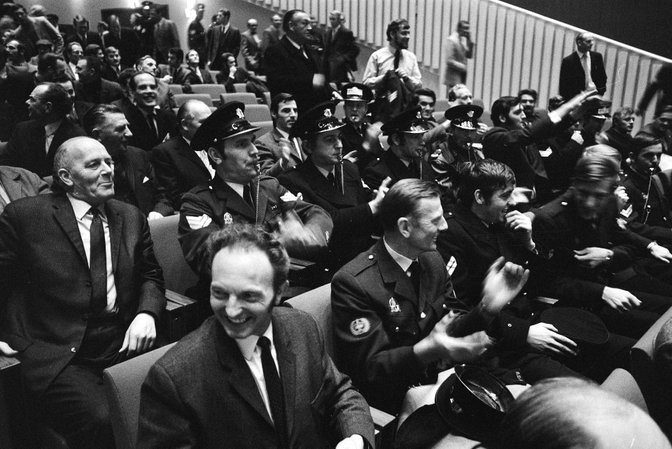 Protestvergadering van ongeveer tweeduizend politiemannen in Congresgebouw Den H, Bestanddeelnr 924-0732
