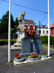 Prouvy (Nord, Fr) monument aux morts