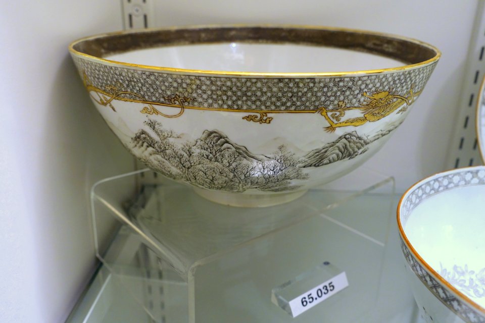 Punch bowl, China, c. 1750, hard paste porcelain, overglaze enamel, gilt, HD 65.035, view 1 - Flynt Center of Early New England Life - Deerfield, Massachusetts - DSC04757