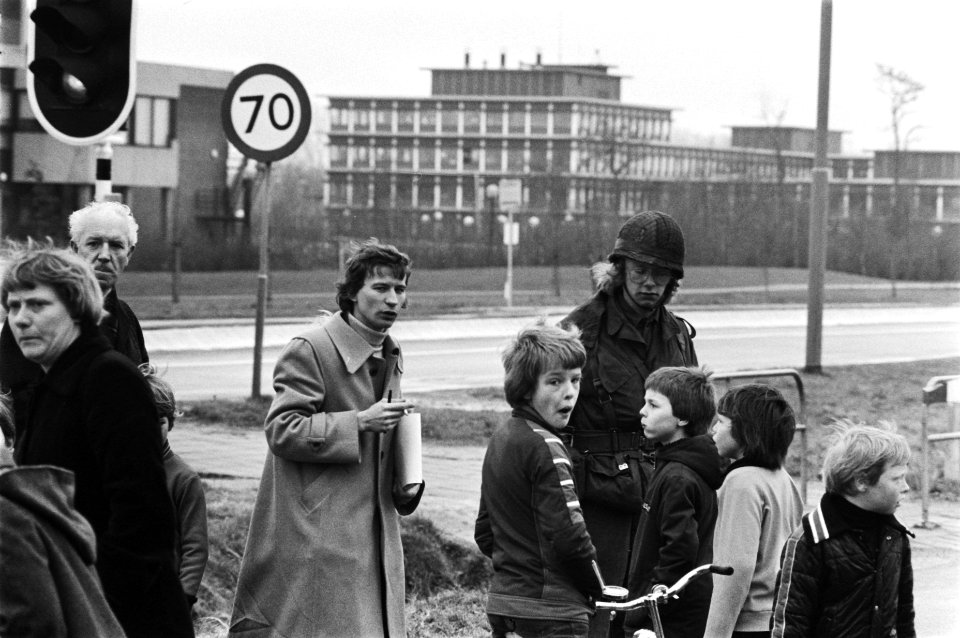 Provinciehuis in Assen bezet door Molukkers bevrijde gijzelaars Franse journal, Bestanddeelnr 929-6229