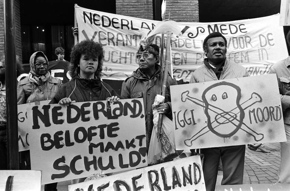 Protestactie tegen doodvonnis Indonesische vakbondsman, tijdens IGGI-conferentie, Bestanddeelnr 933-3455