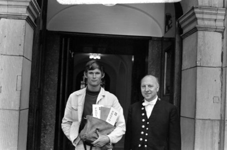 Provo-leider Bernhard de Vries doet eerste officiele daad, Bestanddeelnr 919-2215