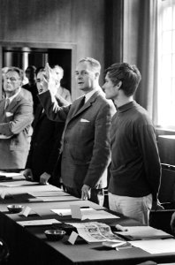 Provogemeenteraadslid Bernhard de Vries tijdens de eedaflegging, Bestanddeelnr 919-5350