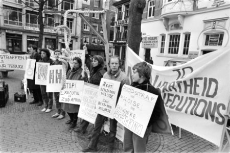 Protest tegen dreigende executie van Zuidafrikaan Benjamin Moloise op Leidschepl, Bestanddeelnr 932-9255
