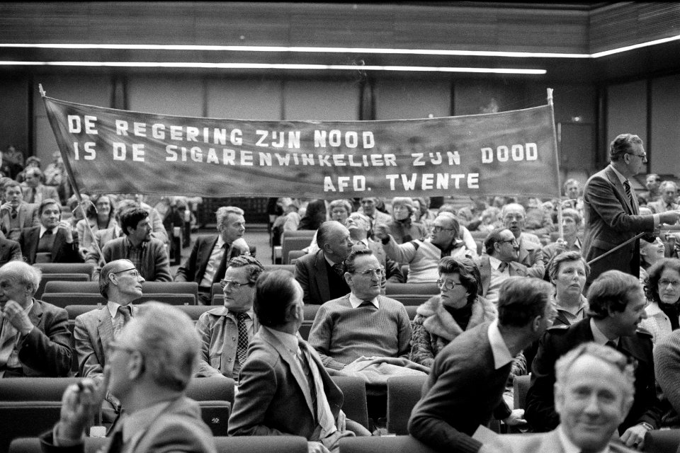 Protest tegen accijnsverhogingen in RAI door sigarenhandelaren, slijters, benzin, Bestanddeelnr 931-1958