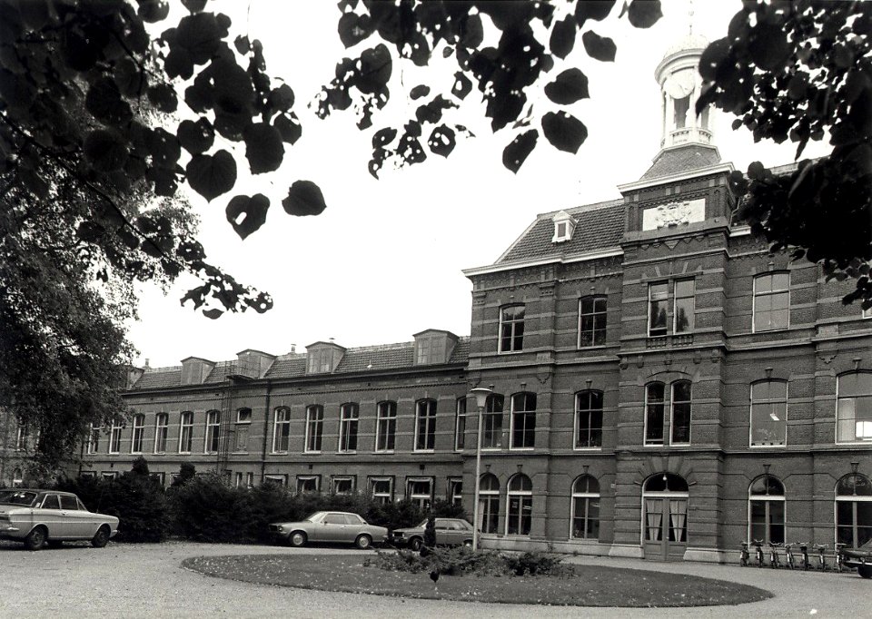 Provinciaal Psychiatrisch Ziekenhuis. Aangekocht van fotograaf C. de Boer. - Negatiefnummer 16021 k 12. - Gepubliceerd in het Haarlems Dagblad d.d. 21.03.1980. Identificatienummer 54-011441, NL-HlmNHA 1478 25900 K 38