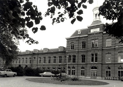 Provinciaal Psychiatrisch Ziekenhuis. Aangekocht van fotograaf C. de Boer. - Negatiefnummer 16021 k 12. - Gepubliceerd in het Haarlems Dagblad d.d. 21.03.1980. Identificatienummer 54-011441, NL-HlmNHA 1478 25900 K 38