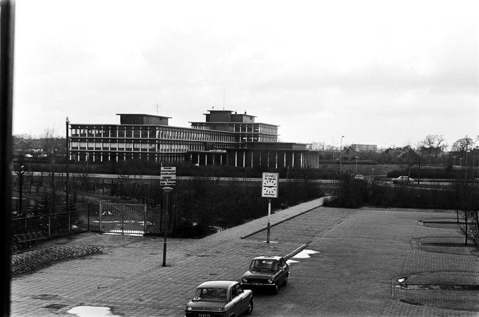 Provinciehuis in Assen bezet door Molukkers overzicht provinciehuis, Bestanddeelnr 929-6209