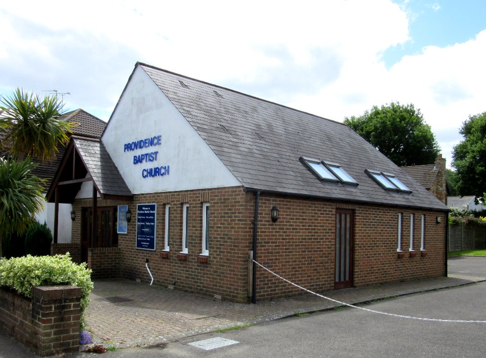 Providence Baptist Chapel, Robin Hood Road, Knaphill (June 2015) (1)
