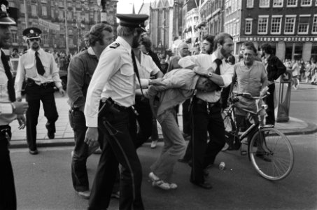 Protestactie Iraanse studenten op Dam in Amsterdam politie verwijderd demonstra, Bestanddeelnr 929-8859