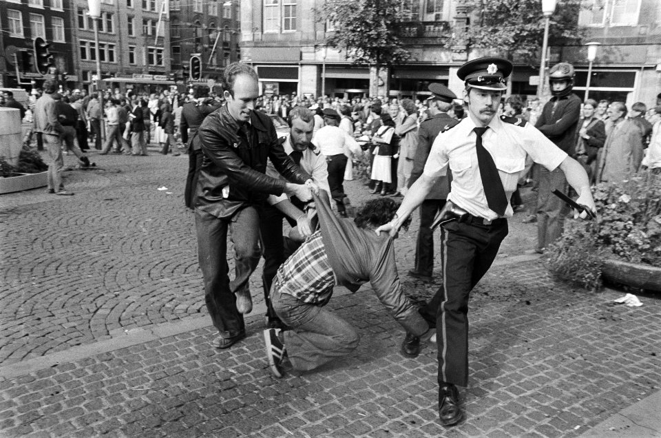 Protestactie Iraanse studenten op Dam in Amsterdam politie verwijderd demonstra, Bestanddeelnr 929-8858