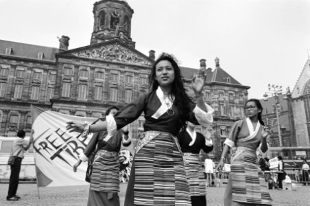 Protest op de Dam in Amsterdam van Tibetanen tegen de Chinese bezetting van Tibe, Bestanddeelnr 934-4865