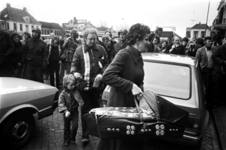 Provinciehuis in Assen bezet door Molukkers bevrijde gijzelaars, Bestanddeelnr 929-6222