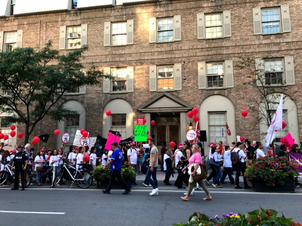 Protest outside Rosenzweig & Company 01