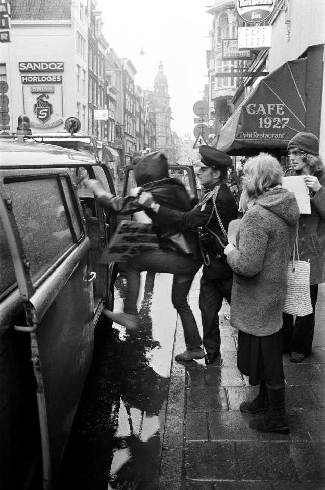 Protestactie tegen Franco-regering voor kantoor Iberia, Leidsestraat Amsterdam , Bestanddeelnr 927-7533