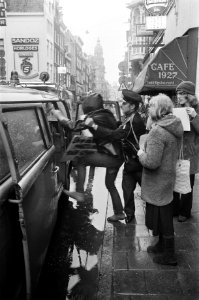 Protestactie tegen Franco-regering voor kantoor Iberia, Leidsestraat Amsterdam , Bestanddeelnr 927-7533
