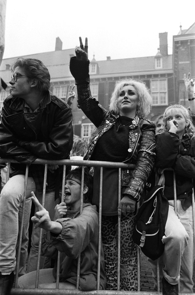 Protest tegen plaatsing kruisraketten op Binnenhof scholieren demonstreren, Bestanddeelnr 933-4746