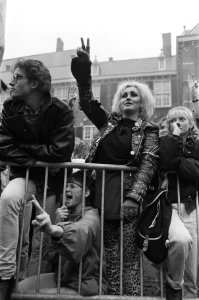 Protest tegen plaatsing kruisraketten op Binnenhof scholieren demonstreren, Bestanddeelnr 933-4746