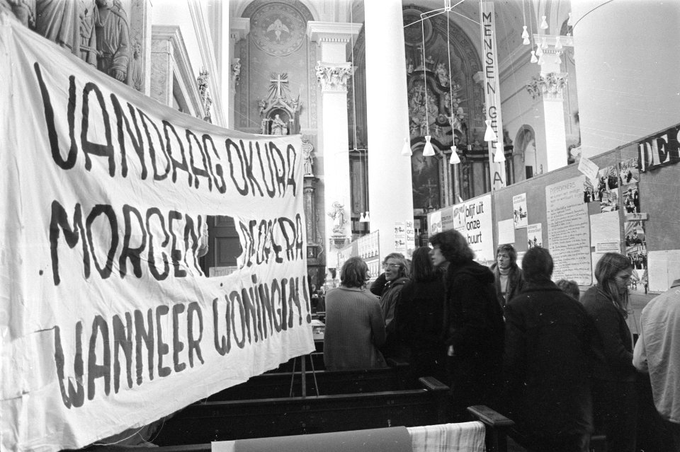 Protest tegen verkeers- en woningbeleid in Amsterdam in de Mozes en Aaronkerk , Bestanddeelnr 925-4494