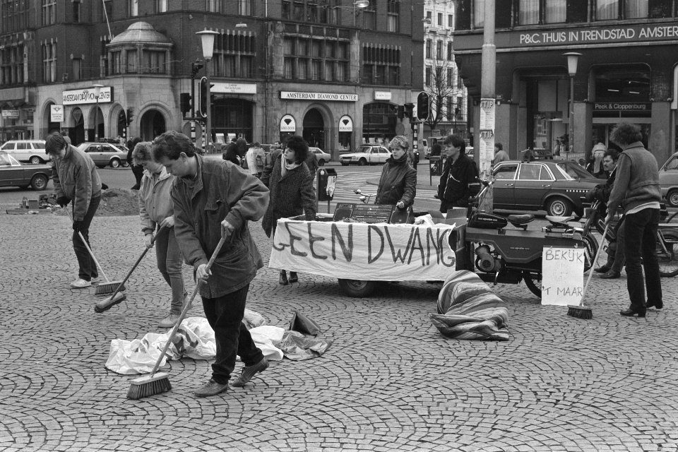 Protest tegen jeugdwerkgarantieplan op Dam in Amsterdam, Bestanddeelnr 933-8931