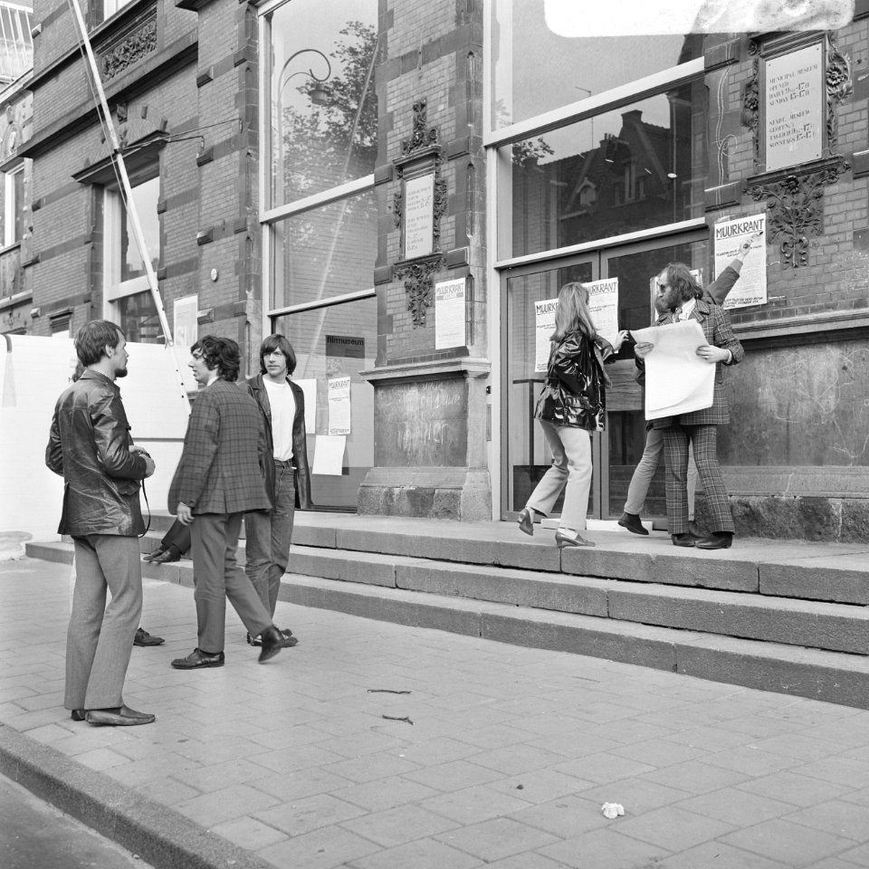 Protestaktie van kunstenaars tegen falend kunst en kultuur beleid kunstenaars pl, Bestanddeelnr 922-4970