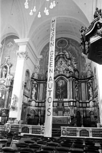 Protest tegen verkeers- en woningbeleid in Amsterdam in de Mozes en Aaronkerk , Bestanddeelnr 925-4493