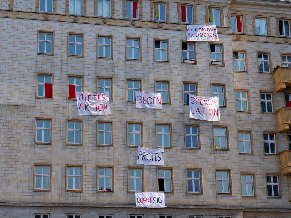 Protest banner at the Karl-Marx-Allee during Mietenwahnsinn demonstration 06-04-2019 10
