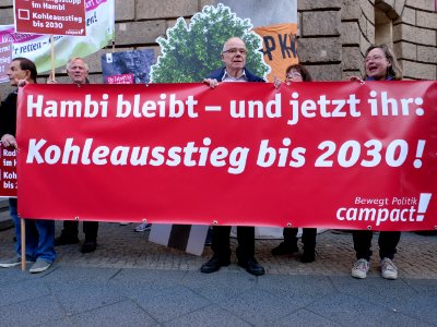 Protest at "Coal Commission" meeting 12-10-2018 14