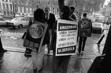 Protest tegenverkoop Krugerrant bij banken, Bestanddeelnr 933-1229