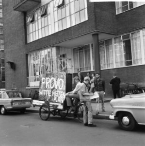 Provos bij hoofdcommissaris, provo bakfiets, Bestanddeelnr 918-0781