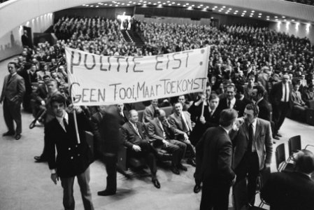 Protestvergadering van 2.000 politiemannen in Congresgebouw Den Haag o.a. voor, Bestanddeelnr 924-0729