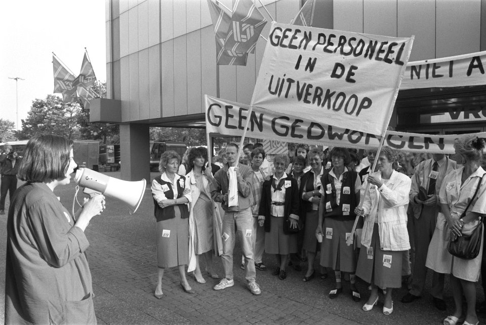 Protestactie personeel V&D te Amsterdam Noord tegen reorganisatie, Bestanddeelnr 934-3102