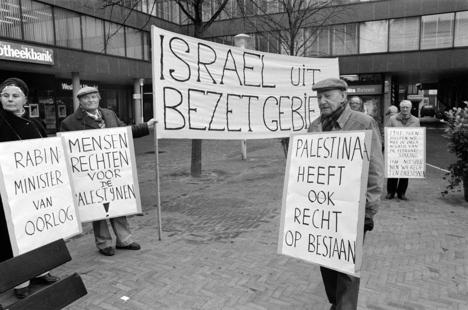 Protest tegen optreden Israel in bezette gebieden (door mede-initiatiefnemers fe, Bestanddeelnr 934-1723