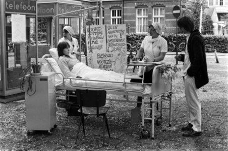 Protest van initiatiefcomite tot behoud van het Academisch Medisch Centrum , ope, Bestanddeelnr 928-5740
