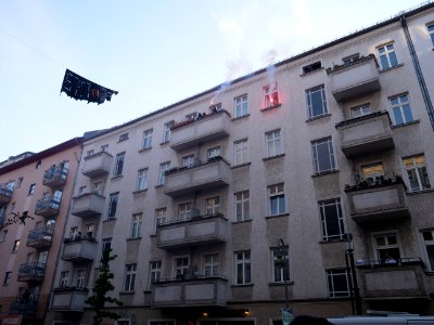 Protest at houses next to the revolutionary 1st may demonstration Berlin 2019 04